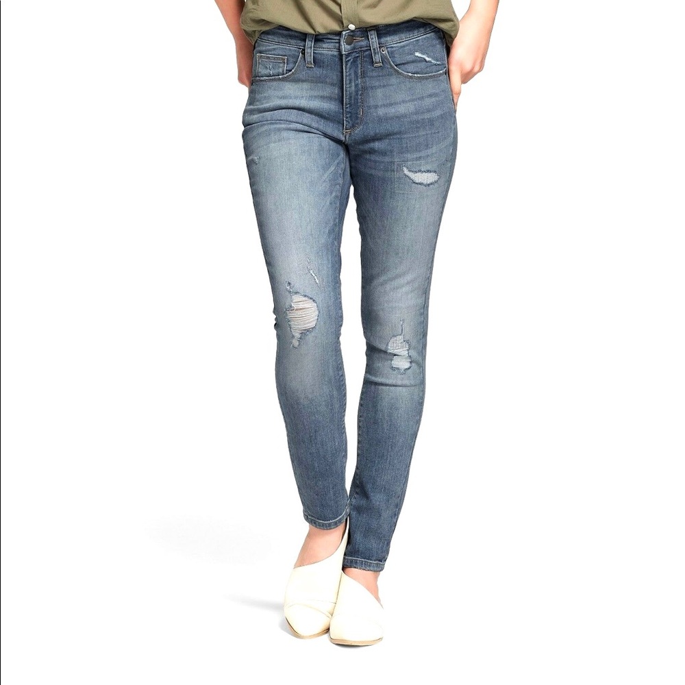 Universal Thread Ripped Destructed Distressed High Waist Light Wash Skinny Jeans